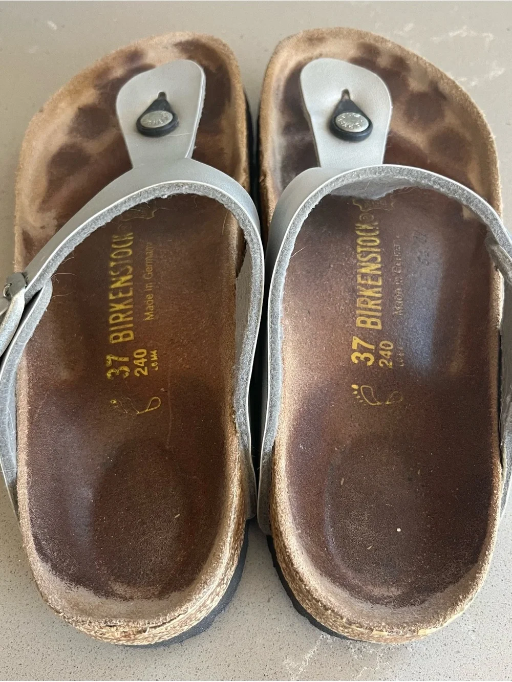 Birkenstock Gizeh Women’s SZ 37 US 6 Medium Silver Metallic Sandals